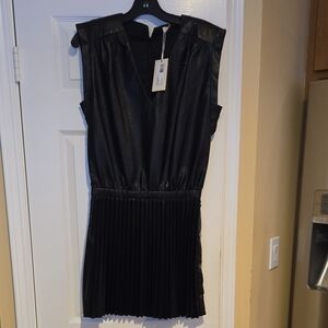 Black Sleeveless Pleated Dress